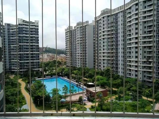 Phòng lưới không thể nhìn thấy ban công hiện đại với khung hợp kim nhôm để trang trí và an toàn