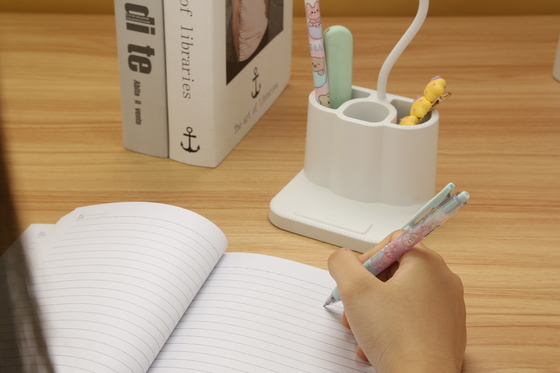 Ánh sáng văn phòng có thể điều chỉnh đèn bàn LED thông minh