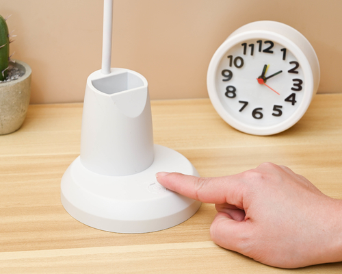 Bất kỳ cấp độ sáng Lithium pin sạc hoạt động LED Pen Hold Table Lamp