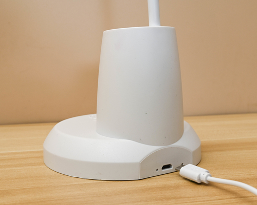 Đèn bàn USB có thể điều chỉnh với bàn tay có thể gập lại với công tắc điều khiển cảm ứng