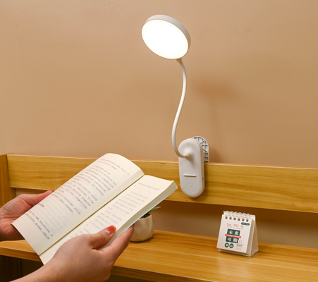 Đèn bàn phòng ngủ có thể điều chỉnh cánh tay với độ sáng ba cấp cho môi trường ấm cúng