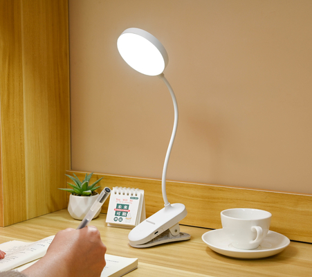 Đèn bàn phòng ngủ có thể điều chỉnh cánh tay với độ sáng ba cấp cho môi trường ấm cúng