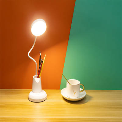 Đèn LED gấp có thể điều chỉnh độ sáng ba cấp trong hình ảnh giống như màu sắc