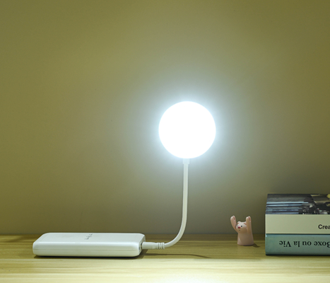 3500-6500K Màu sắc đèn LED mắt chăm sóc USB Đèn bàn sạc lại Với điều chỉnh đa góc
