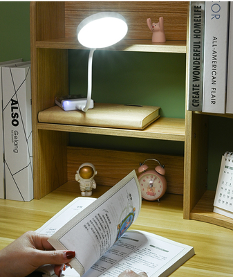 Đèn bàn LED điều chỉnh với ánh sáng ấm và mát