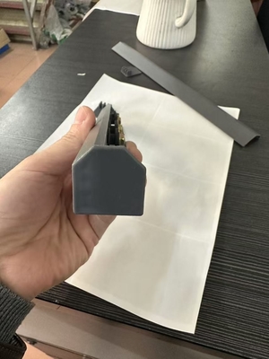 An toàn không thể nhìn thấy lưới tản nhiệt Đường sắt nhôm AG3/4 Xám Cap cuối không thể nhìn thấy phụ kiện nướng