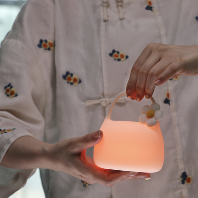 Logo tùy chỉnh Động tác điều khiển cảm ứng cầm tay LED Đèn đêm Thiết kế mới quà sinh nhật Phòng ngủ Silicone khí quyển USB sạc lại