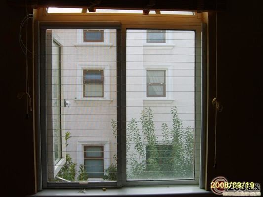 Clip Crossing2.0mm Balcony Invisible Grille với bảo vệ hoa