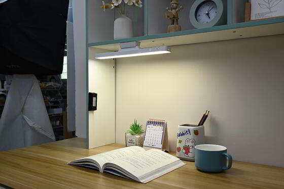 Đèn LED hấp thụ từ tính mạnh bảo vệ mắt có thể sạc lại 800mA Đèn ánh sáng dịu USB Cấp nguồn Đèn học