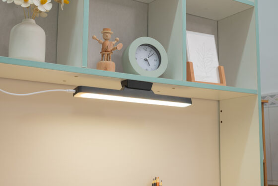 Thời gian sử dụng tối đa 8 giờ Đèn từ tính sạc lại 5V 1A Điện áp định giá Thích hợp cho ánh sáng công nghiệp và thương mại