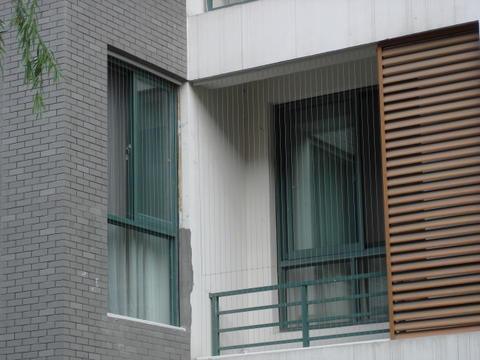 Khoảng cách dây 12cm Lưới tản nhiệt vô hình của Windows Hướng mở ngang Lưới bảo vệ Cung cấp giải pháp bảo mật cửa sổ