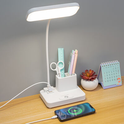 Đèn bàn sạc có cổng sạc USB và ba mức độ sáng để chiếu sáng không gian làm việc