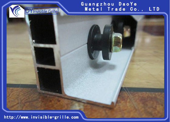 Đường ray nhôm màu trắng sữa sửa chữa các tấm nướng vô hình trong phòng ngủ